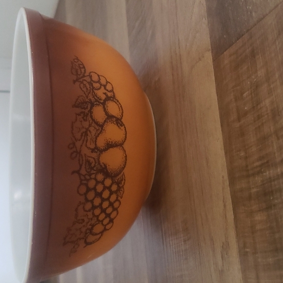 Pyrex Other - Pyrex  fruit old orchard mixing bowl